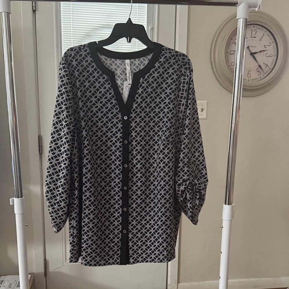 NY Collection Black and White Geometric Button Down Shirt